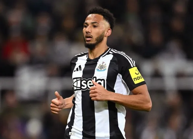 Thương vụ Lloyd Kelly từ Newcastle sang Juventus